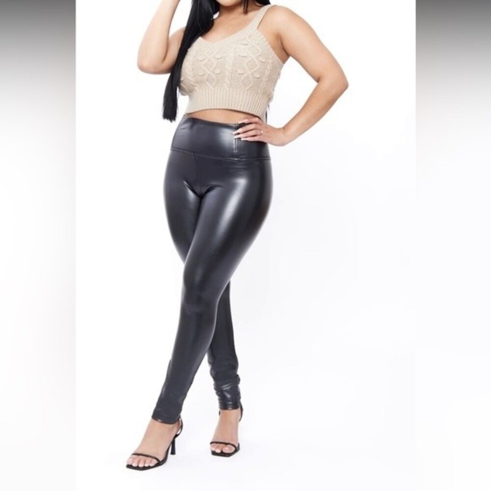 BBJ Los Angeles Black Faux Leather Pull On Pants Size S Fitted Skinny Leg
